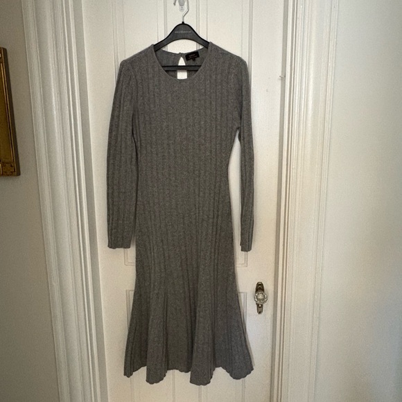 Gray Quince cashmere dress. - Picture 3 of 4
